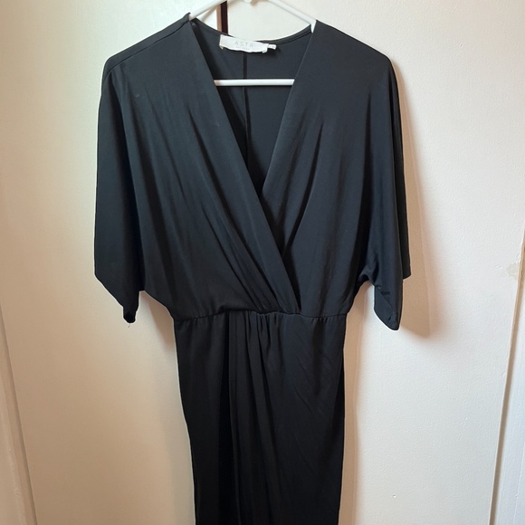 Astr Dresses & Skirts - ASTR The Label Black Faux Wrap Dress w Kimono Sleeve